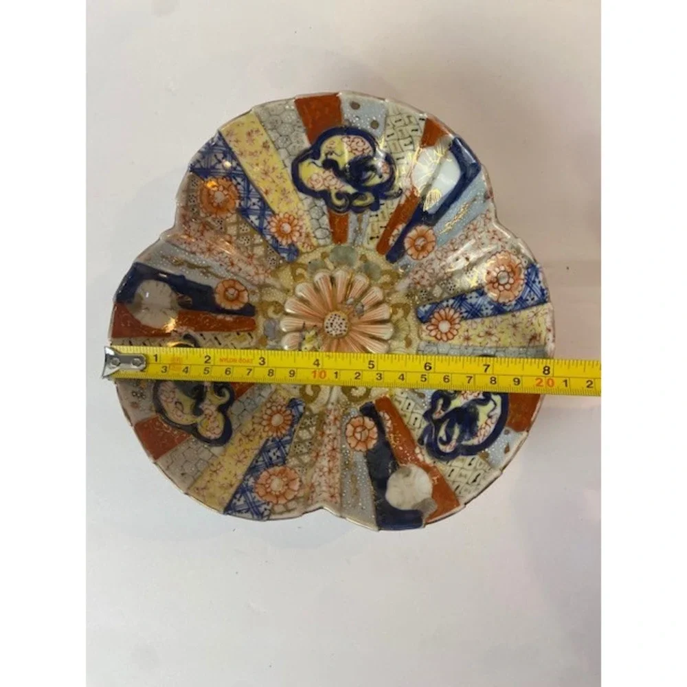 Antique Japanese Imari Scalloped Fan Bowl Hand Painted Gold Gilt Moriage 8 inch